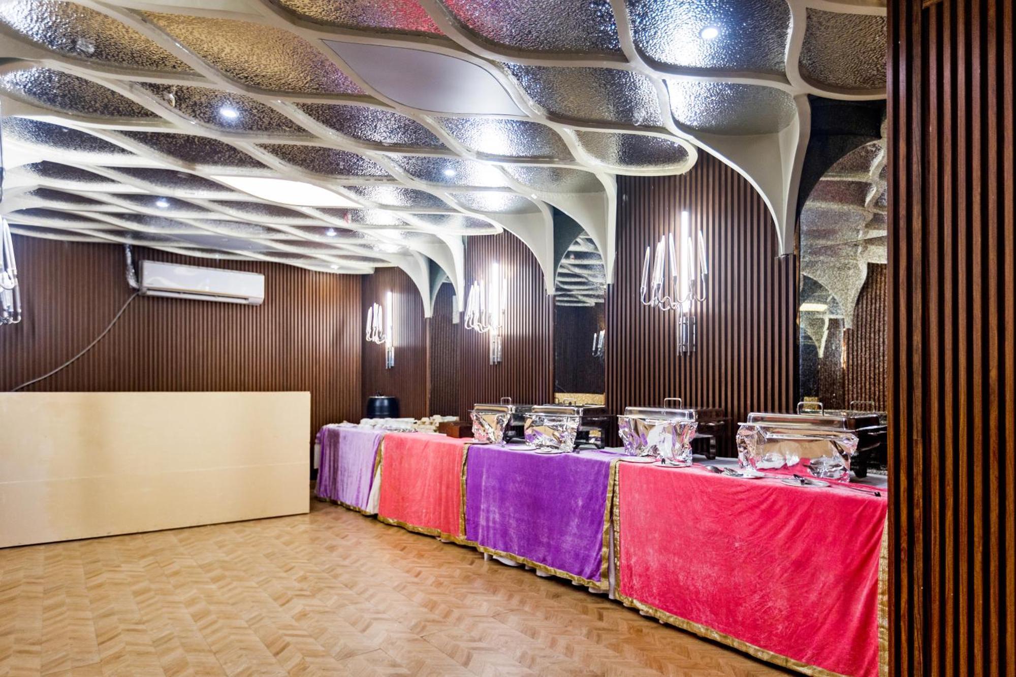 The Grand Vikalp By Saga Hotels New Delhi Exteriör bild