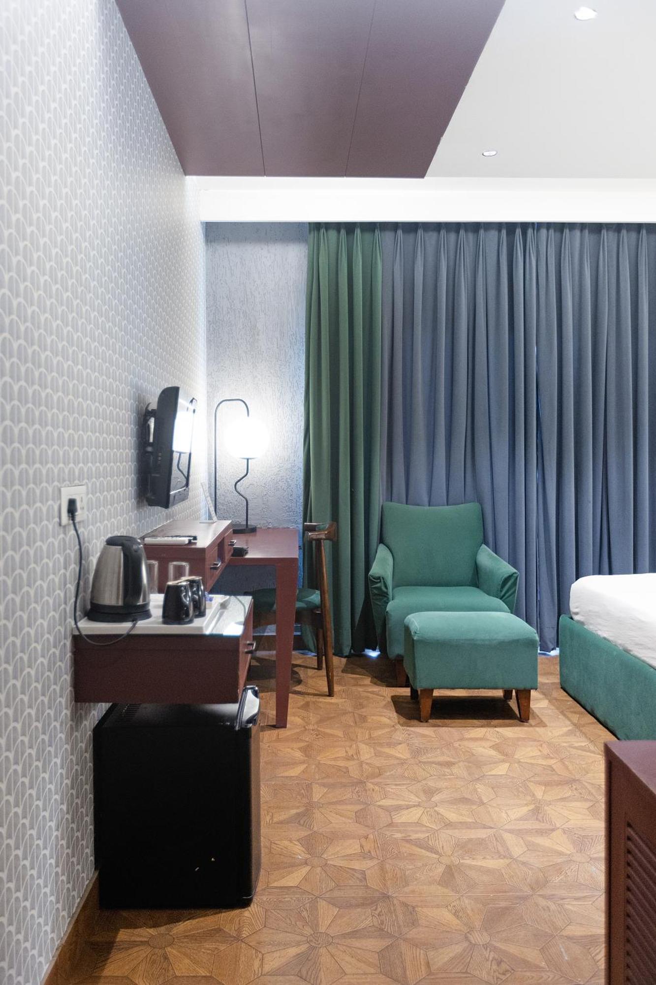 The Grand Vikalp By Saga Hotels New Delhi Exteriör bild