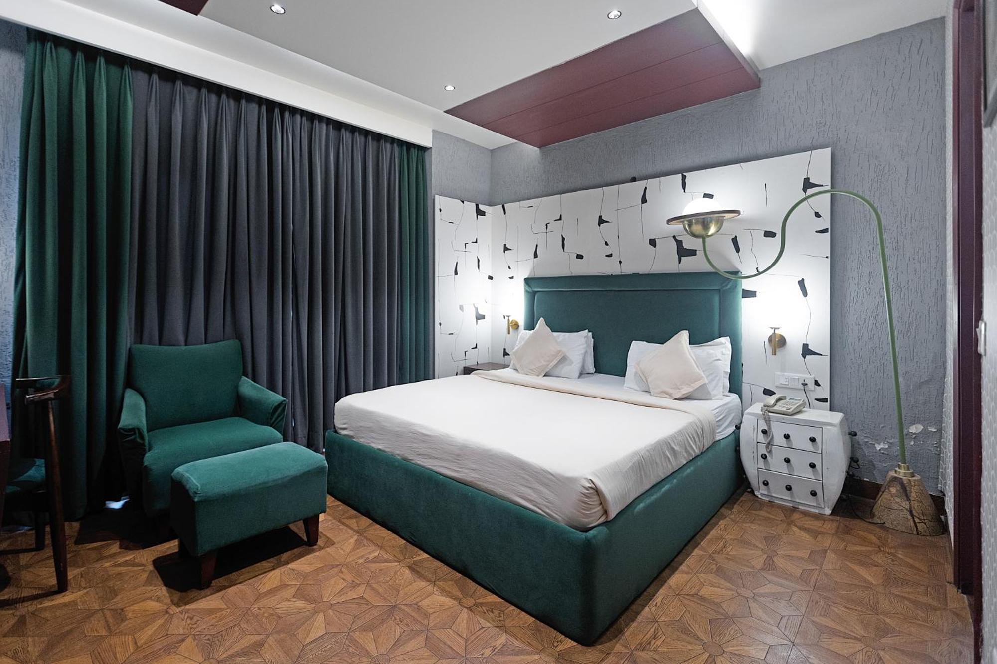 The Grand Vikalp By Saga Hotels New Delhi Exteriör bild