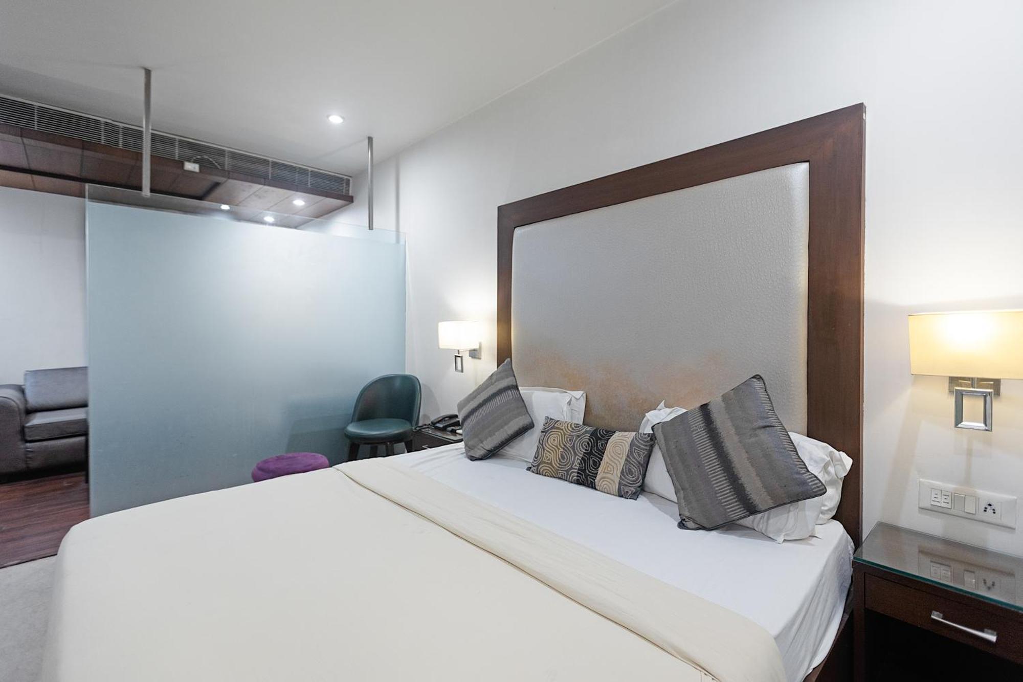 The Grand Vikalp By Saga Hotels New Delhi Exteriör bild