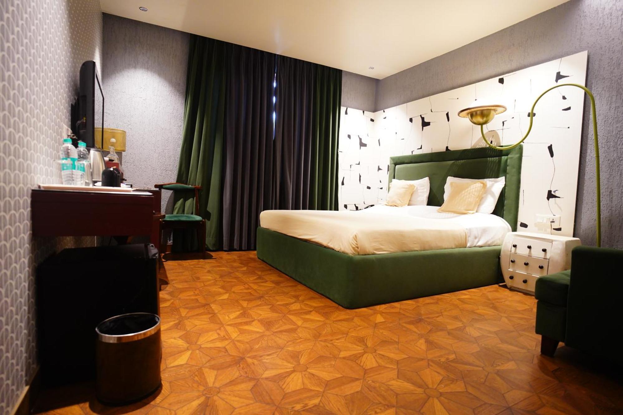 The Grand Vikalp By Saga Hotels New Delhi Exteriör bild