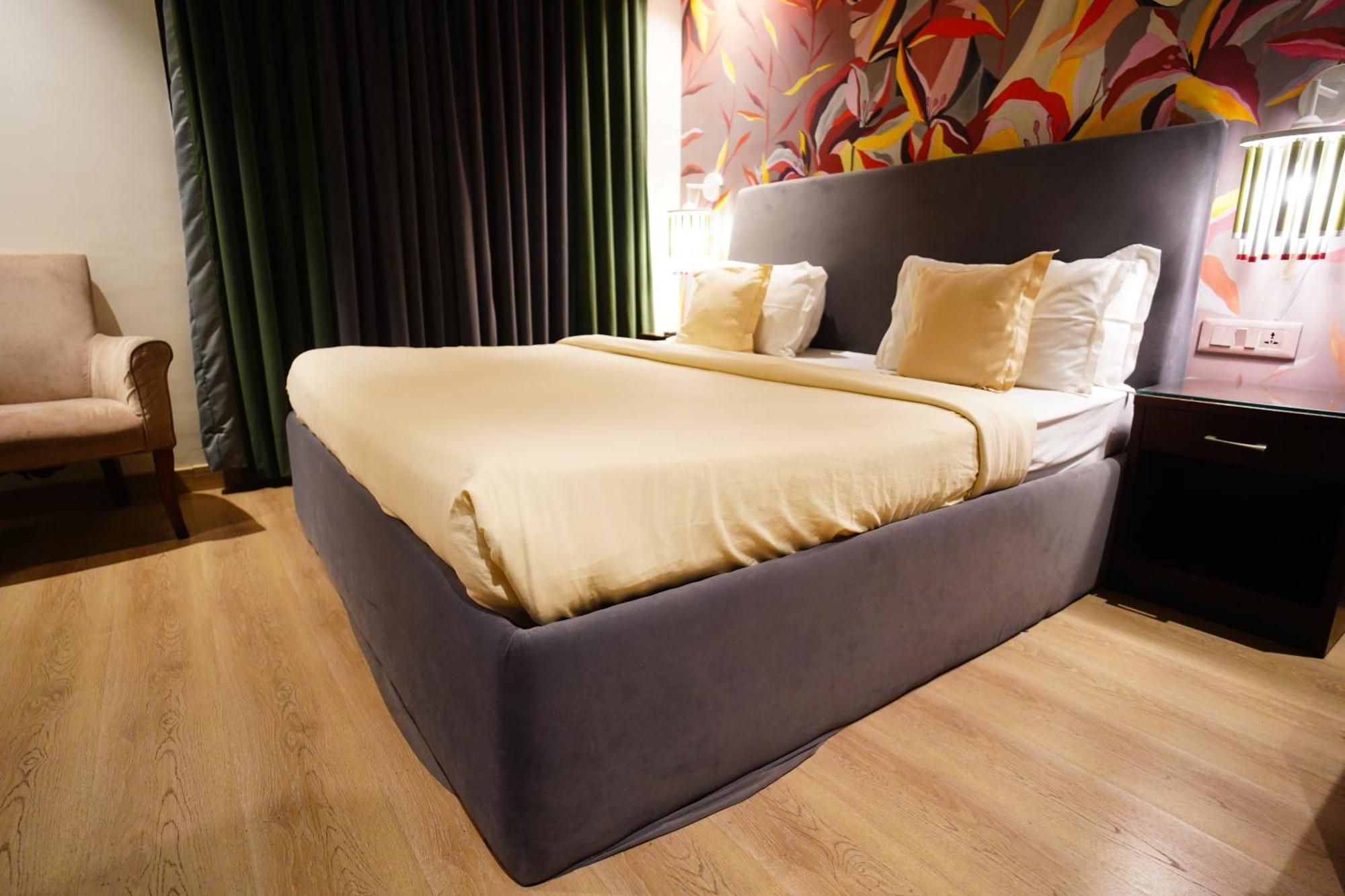 The Grand Vikalp By Saga Hotels New Delhi Exteriör bild