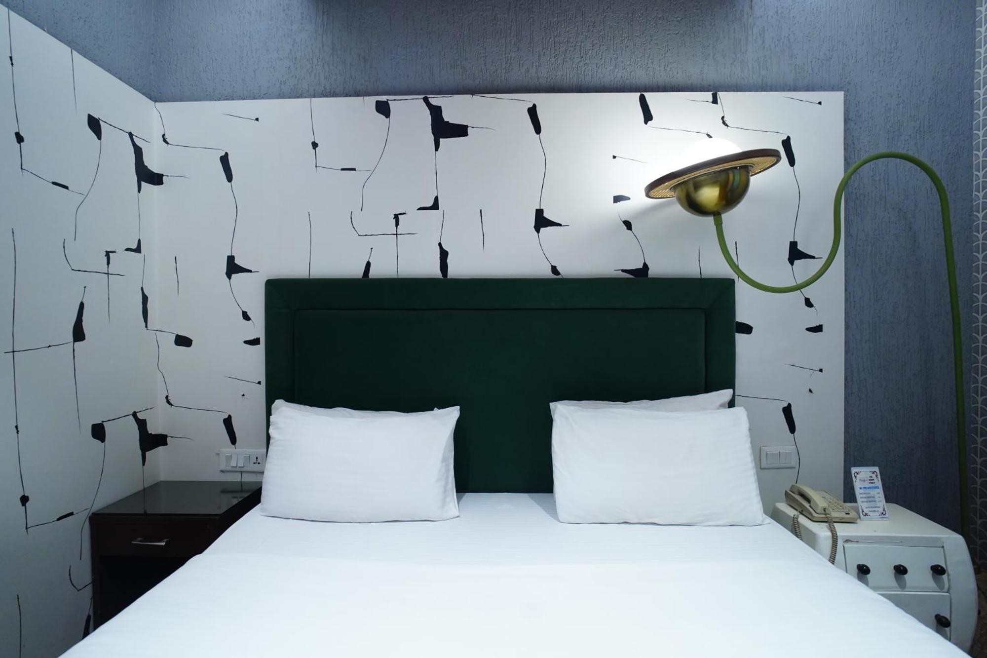 The Grand Vikalp By Saga Hotels New Delhi Exteriör bild